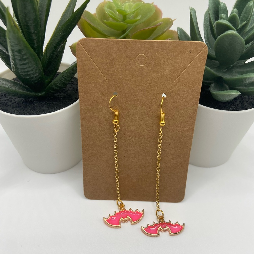 🦇Halloween Pink Bat Drop Earrings🦇